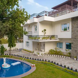 https://1-amiras-luxury-pool-villa-at-fateh-sagar.udaipurhotels.org